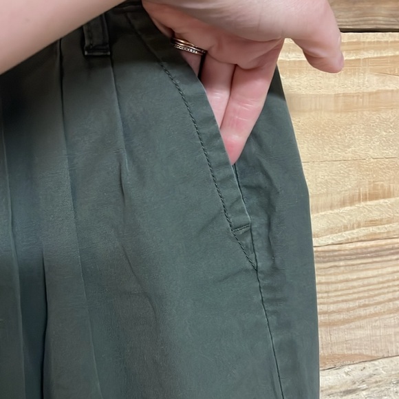 Lands’ End Canvas 1963 size 0 gray pleated mid-rise straight legged chino pants - Picture 3 of 12